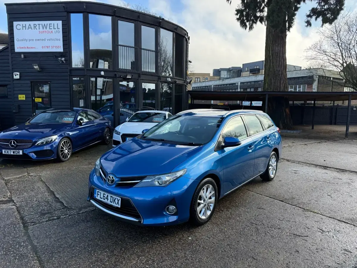 Usado Toyota Auris 90 HP (66 kW) 2014 Azul Carrinha