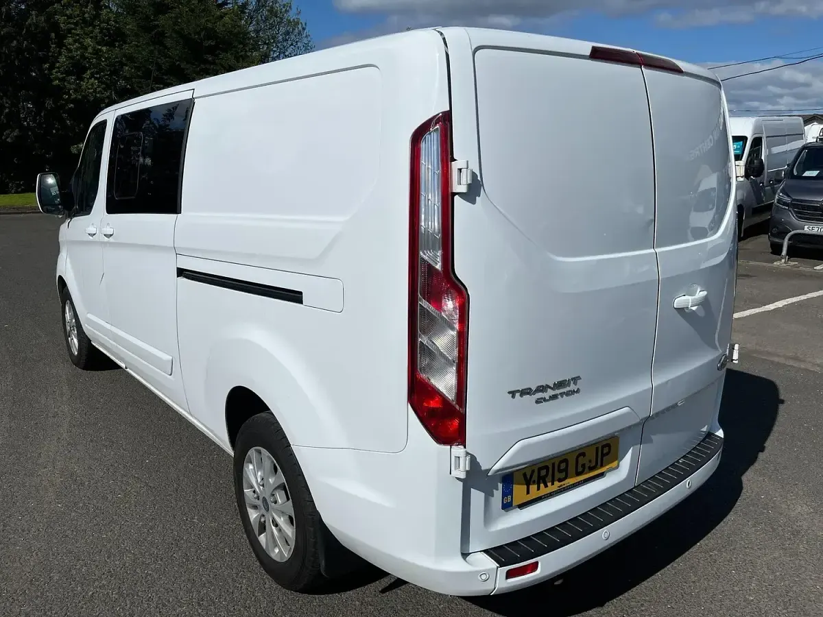 Used Ford Transit Custom Limited 130 HP (95 kW) 2019 White Van