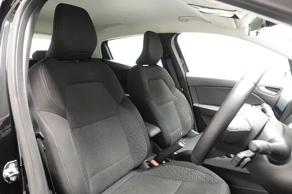 Usado Renault Clio V Iconic 90 HP (66 kW) 2022 Preto Citadino