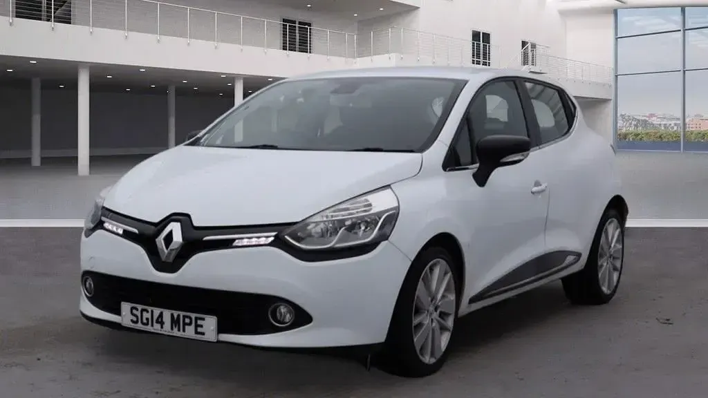 Used Renault Clio Dynamique 90 HP (66 kW) 2014 White Hatchback
