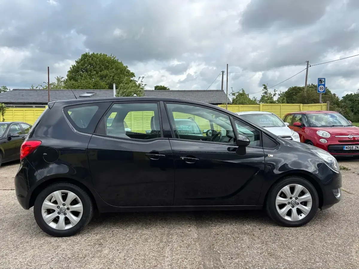 Used Vauxhall Meriva 100 HP (73 kW) 2015 Black MPV