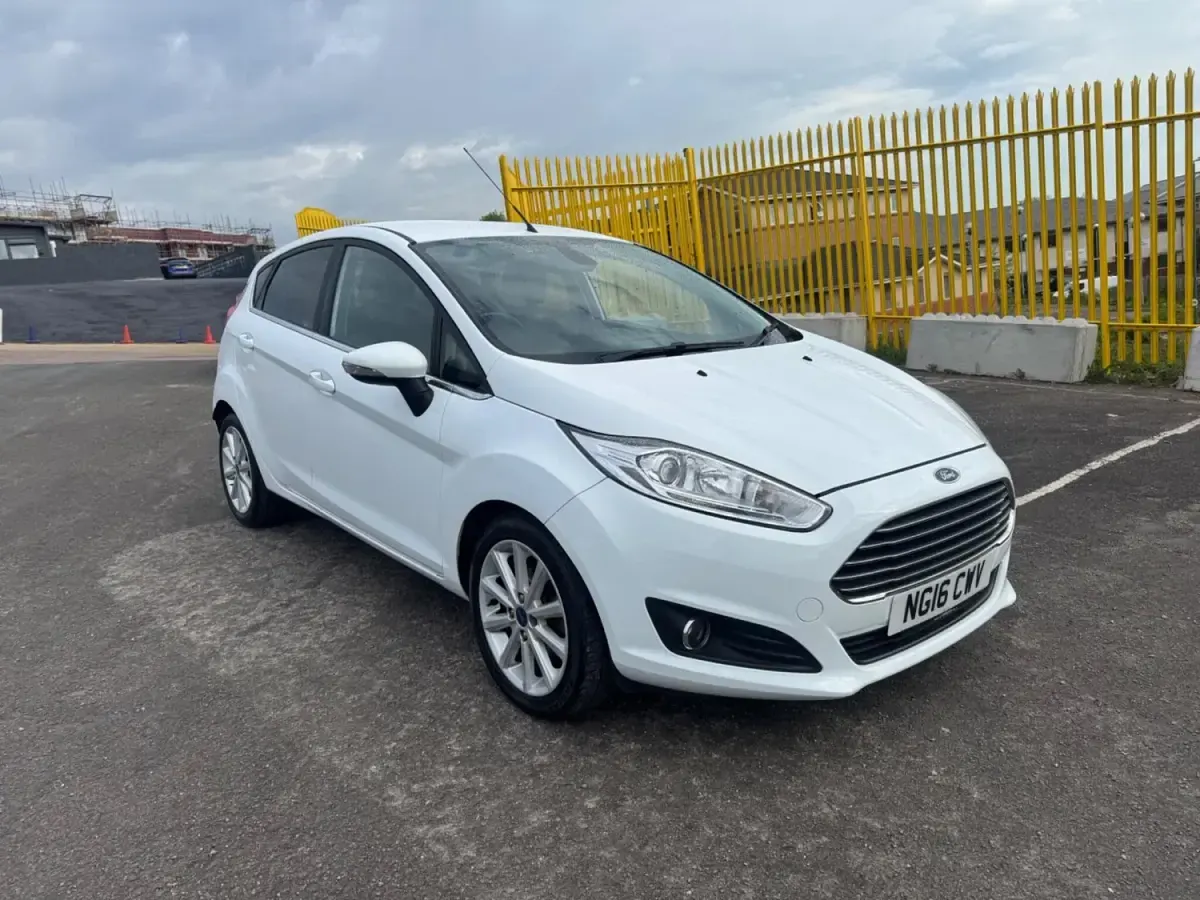 Usado Ford Fiesta Titanium 2016 Branco Citadino