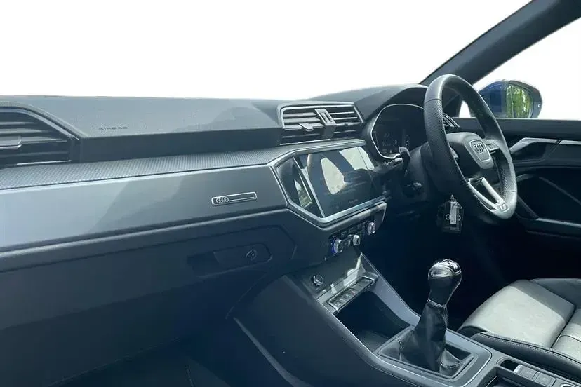 Używany Audi Q3 S-Line 150 KM (110 kW) 2024 Niebieski SUV