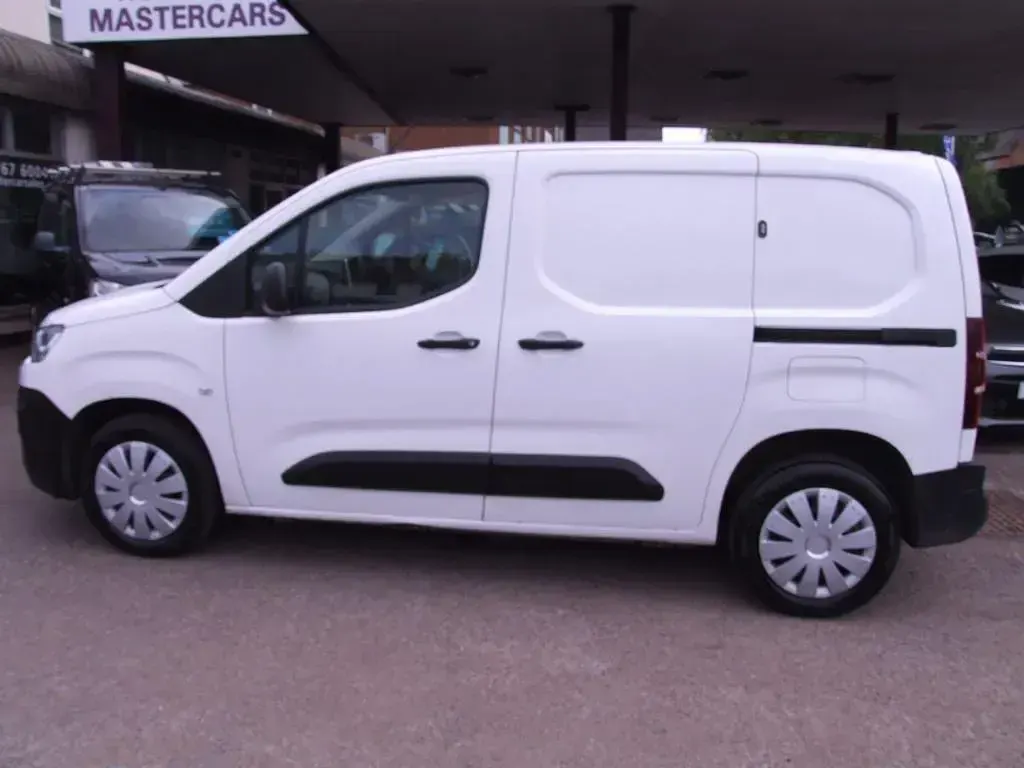 Used Citroën e-Berlingo PureTech 108 HP (79 kW) 2021 White
