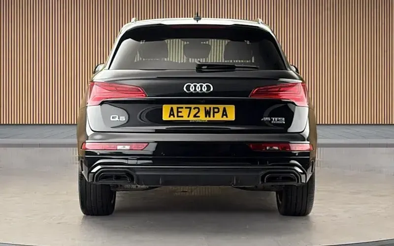 Used Audi Q5 Comfort 265 HP (194 kW) 2022 Mythos black metallic/mythos black metallic SUV