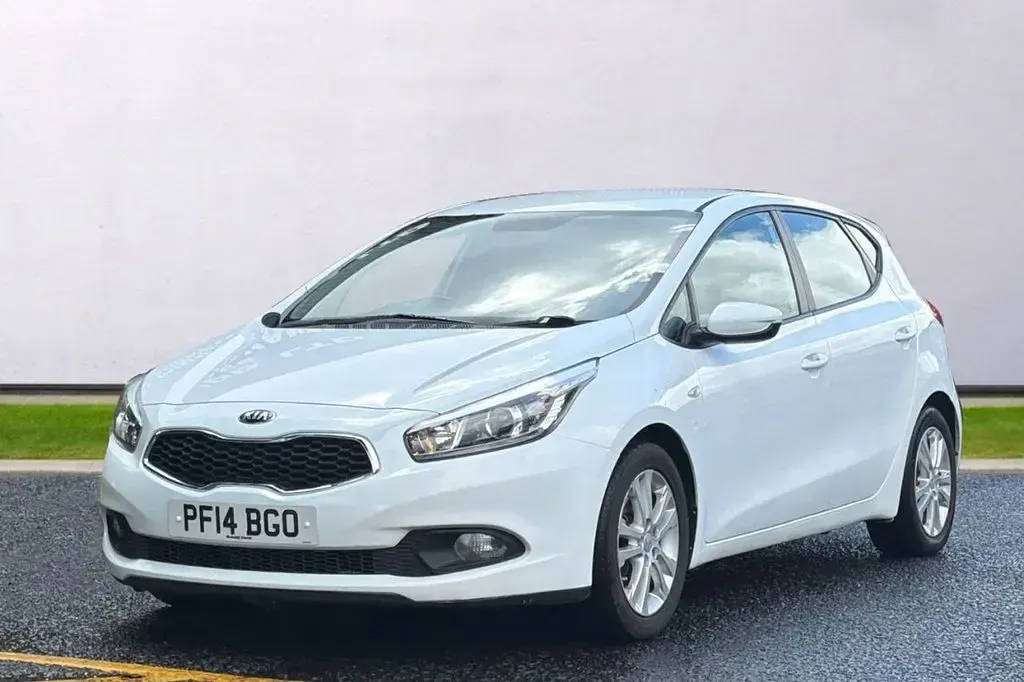 Used Kia Ceed 98 HP (72 kW) 2014 White Hatchback
