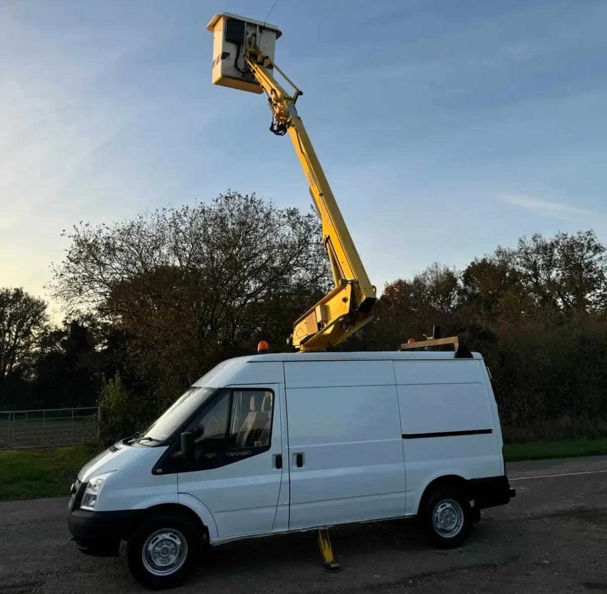 Used Ford Transit 115 HP (84 kW) 2007 White Van