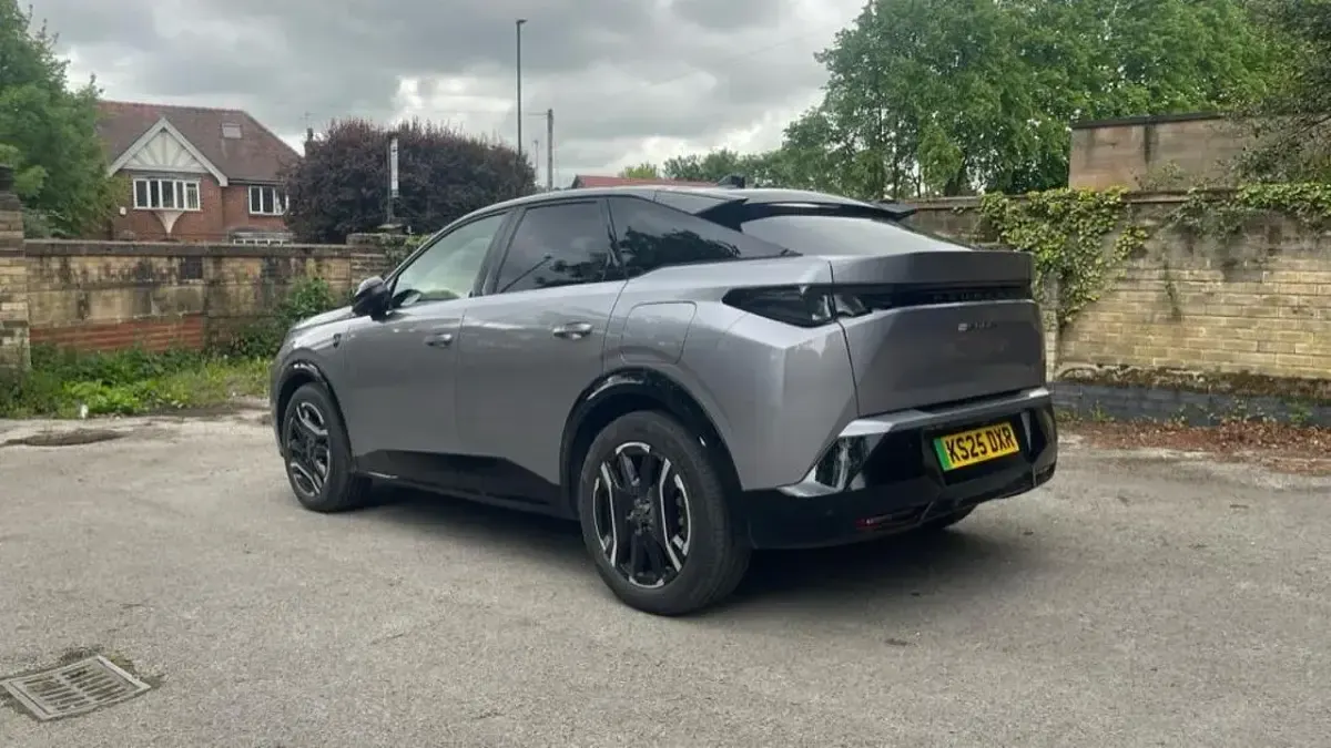 Used Peugeot e-3008 GT 152 kW (207 HP) 2025 Grey SUV