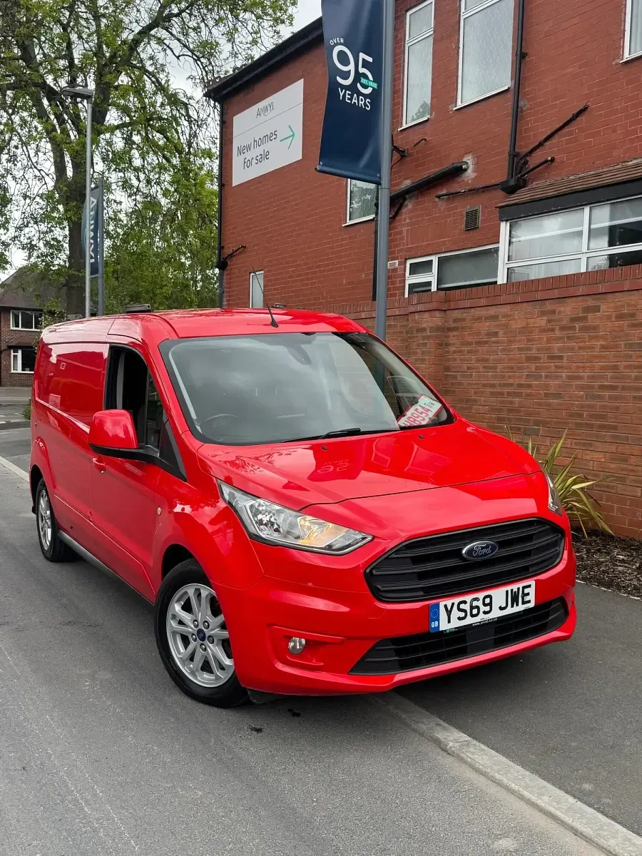 Used Ford Transit Connect Limited 120 HP (88 kW) 2020 Red MPV