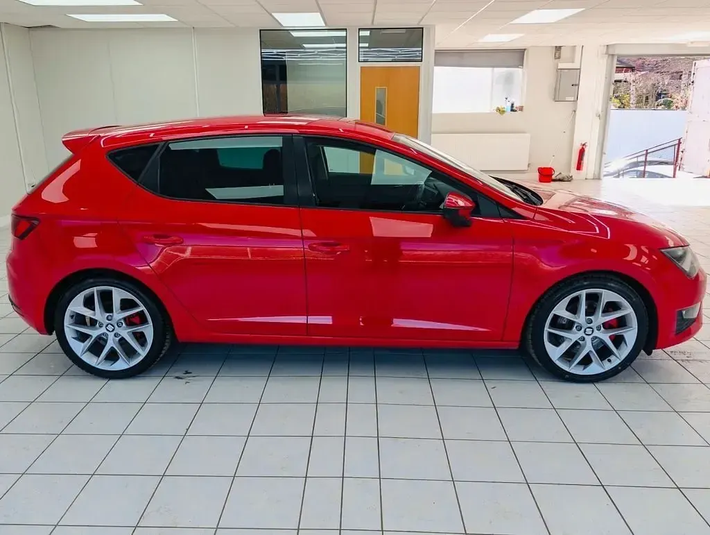 Begagnad Seat Leon FR 180 HK (132 kW) 2013 Röd Halvkombi