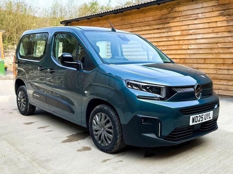New Citroën Berlingo 130 HP (95 kW) 2025 Blue MPV