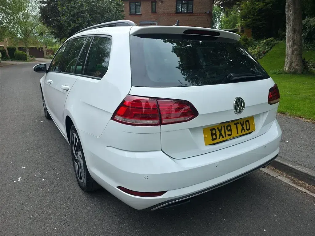 Begagnad VW Golf VII Match 115 HK (84 kW) 2019 Vit Kombi