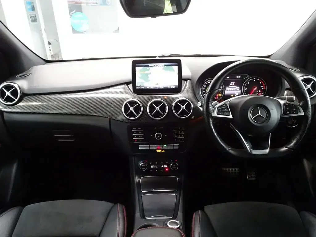 Used Mercedes B180 AMG line 109 HP (80 kW) 2018 Silver Hatchback
