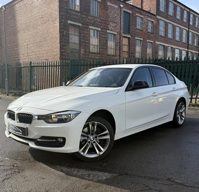 Used BMW 320 Sport Line 184 HP (135 kW) 2012 White Sedan