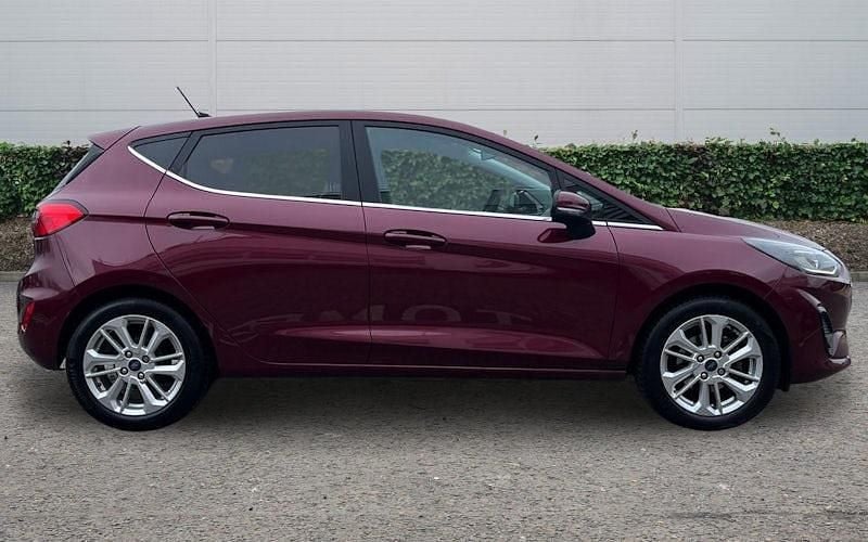 Used Ford Fiesta Titanium 101 HP (74 kW) 2022 Red Hatchback