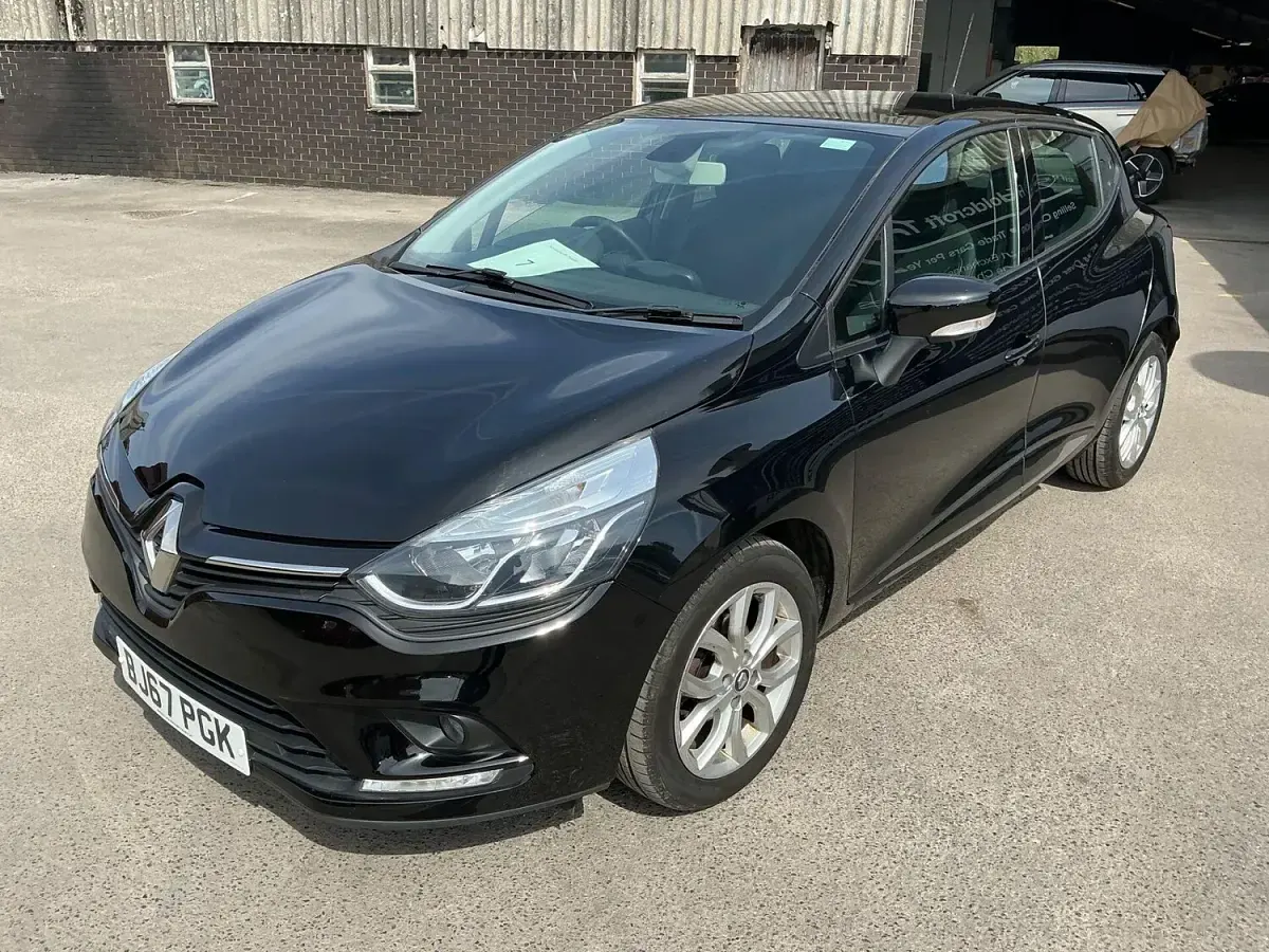 Used Renault Clio Dynamique 88 HP (64 kW) 2017 Black Hatchback