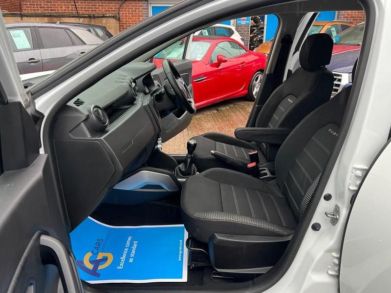 Used Dacia Duster Prestige 100 HP (73 kW) 2020 White Hatchback