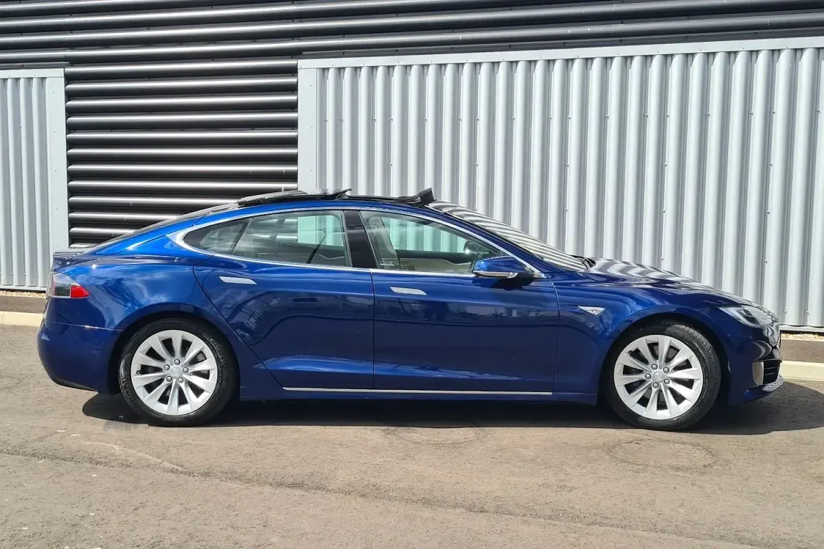 Used Tesla Model S 241 kW (328 HP) 2016 Blue Hatchback
