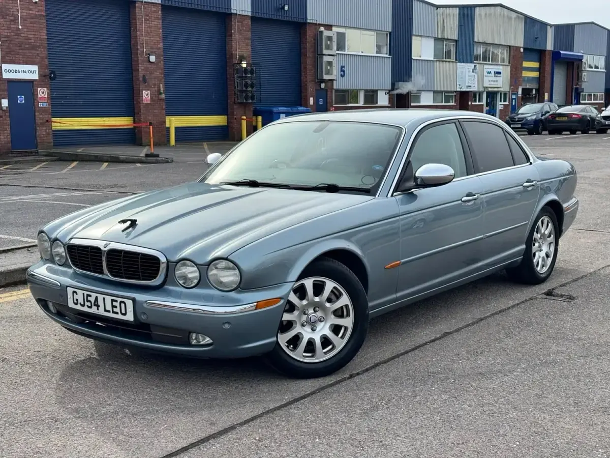 Używany Jaguar XJ6 2004 Niebieski Sedan/Limuzyna