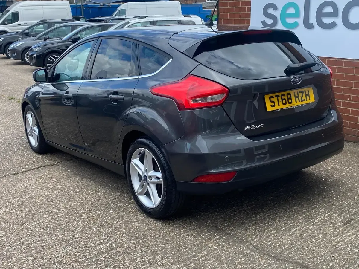 Used Ford Focus Titanium 120 HP (88 kW) 2018 Grey Hatchback