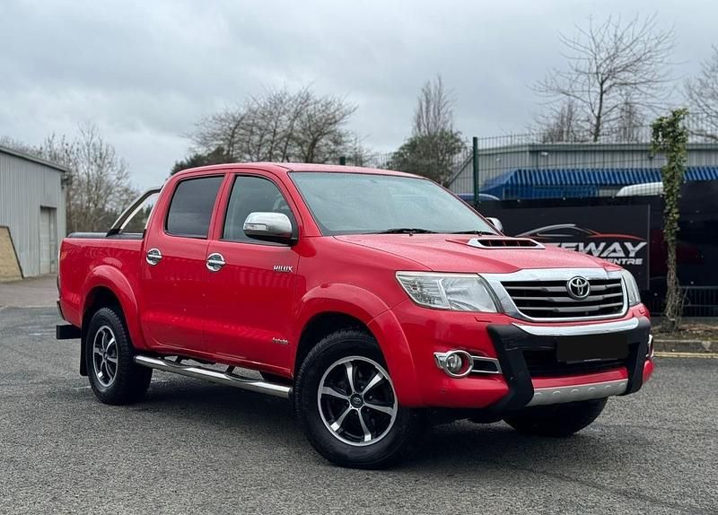 Red Used 2015 Toyota HiLux Pickup | £12,980 (Fair price) - Image 1/4