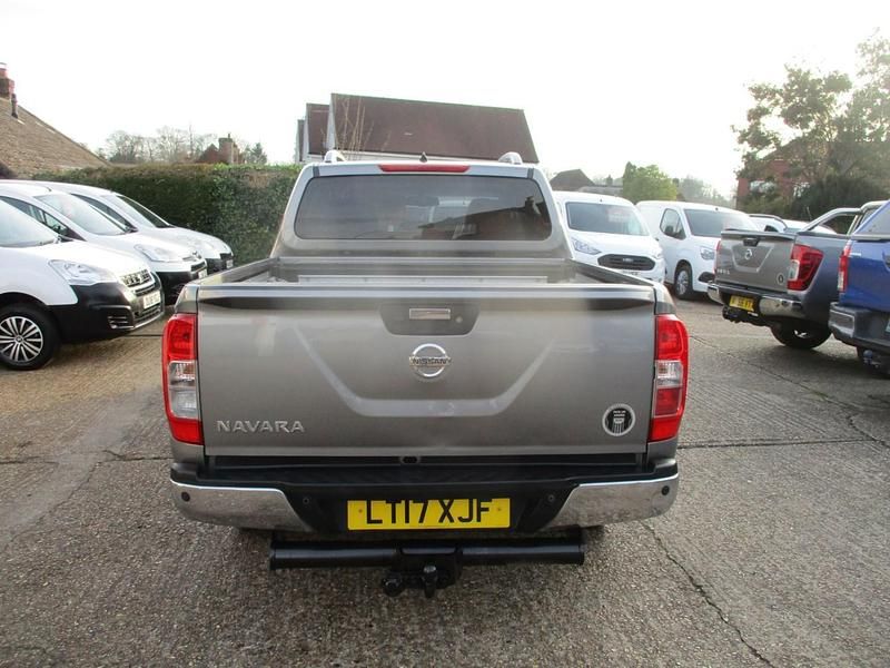 Used Nissan Navara Tekna 190 HP (139 kW) 2017 Grey Pickup