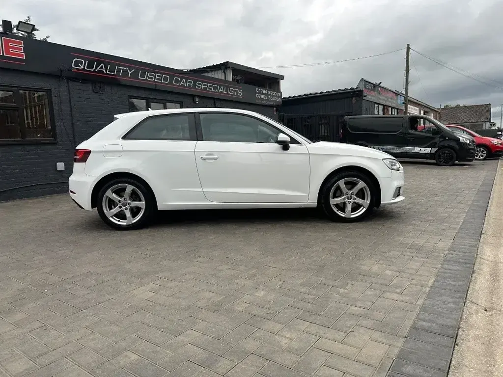 Begagnad Audi A3 Sport 150 HK (110 kW) 2016 Vit Halvkombi