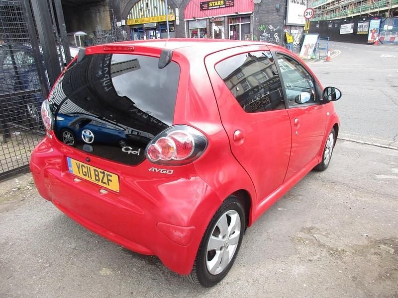 Used Toyota Aygo 68 HP (50 kW) 2011 Red Hatchback