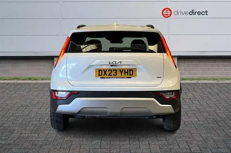 Used Kia Niro 2023 White SUV