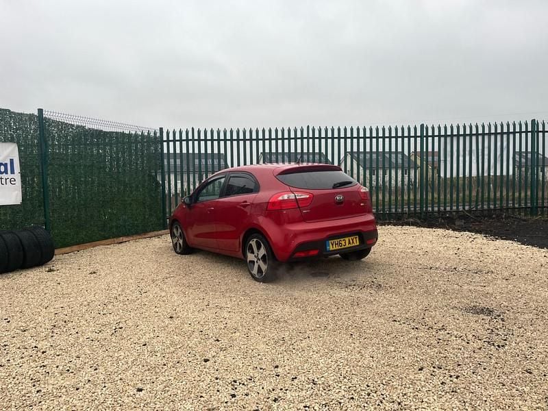 Used Kia Rio 2013 Red Hatchback