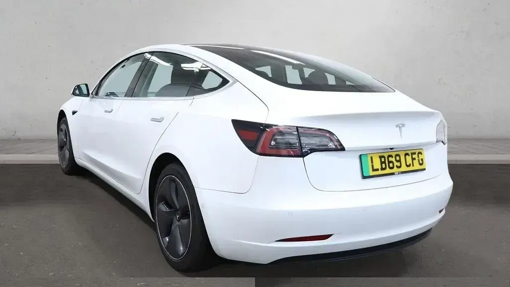 Used Tesla Model 3 Standard Range 239 kW (325 HP) 2019 White Sedan