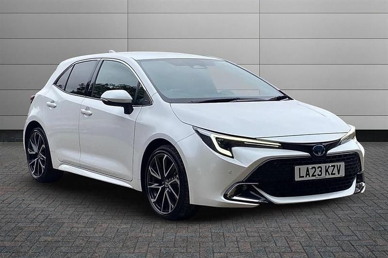 Platinum pearl white Used 2023 Toyota Corolla Hatchback | £22,899 (A bit pricey) - Image 1/3