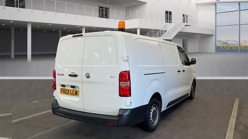 Used Vauxhall Vivaro 145 HP (106 kW) 2022 White MPV