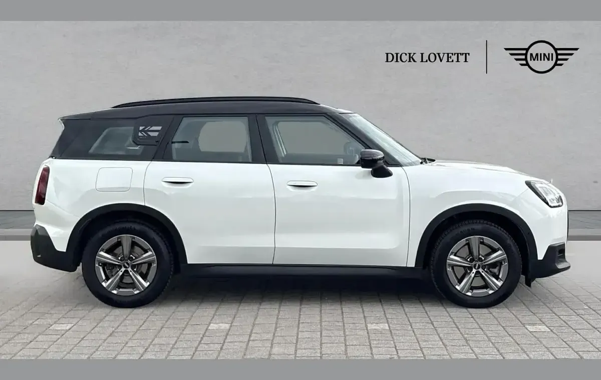Used Mini Countryman Classic 214 HP (157 kW) 2024 White SUV