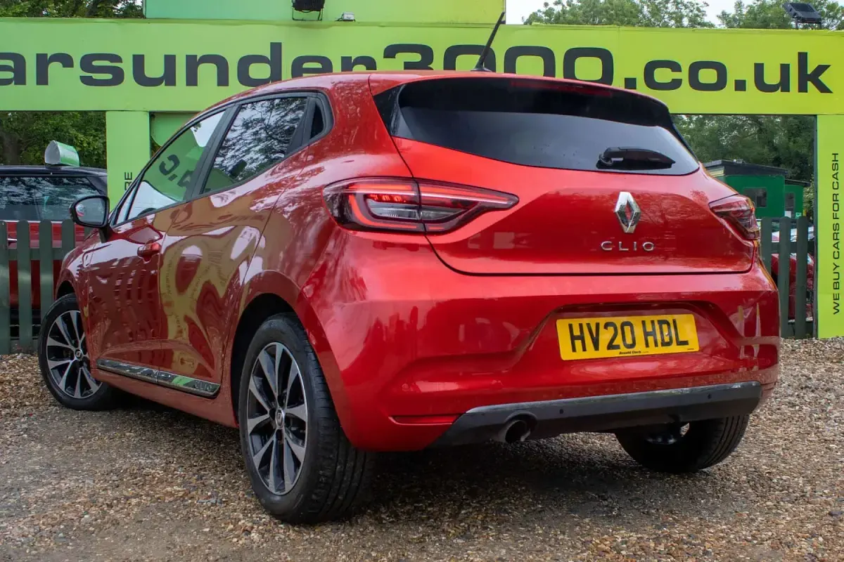 Used Renault Clio Iconic 85 HP (62 kW) 2020 Red Hatchback