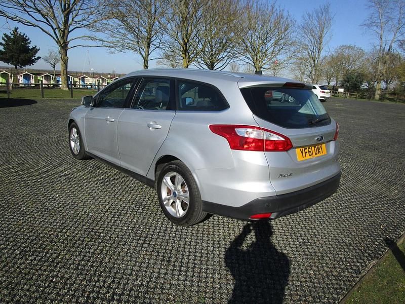 Used Ford Focus Zetec 115 HP (84 kW) 2012 Silver Estate