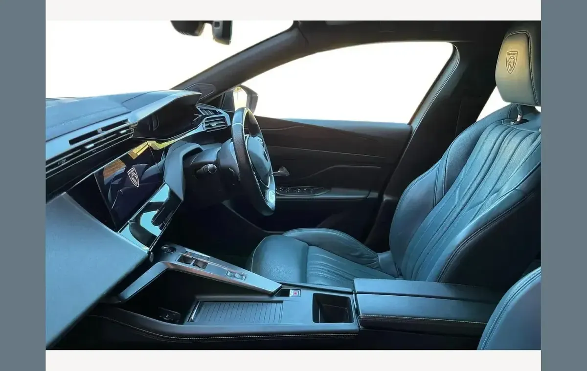Used Peugeot 308 GT 130 HP (95 kW) 2022 White Hatchback