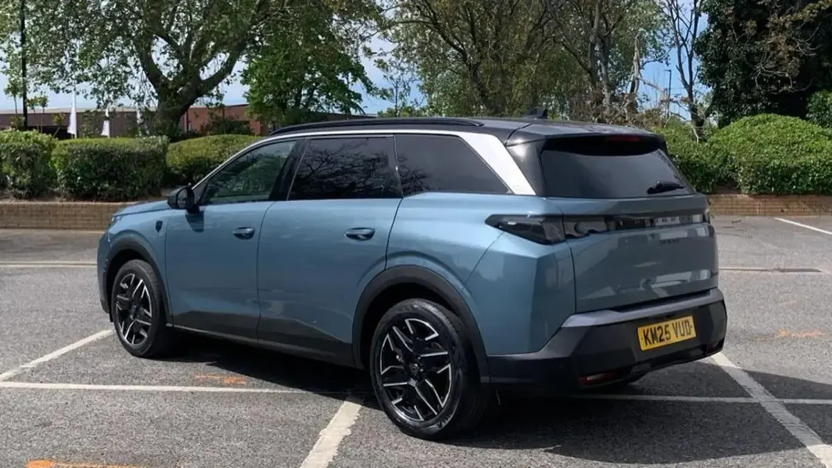 Used Peugeot 5008 GT 134 HP (98 kW) 2025 Blue SUV