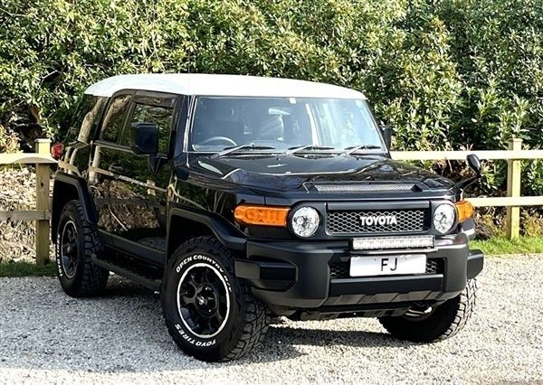 Black with white roof Used 2012 Toyota FJ Cruiser SUV | £24,950 - Image 1/1