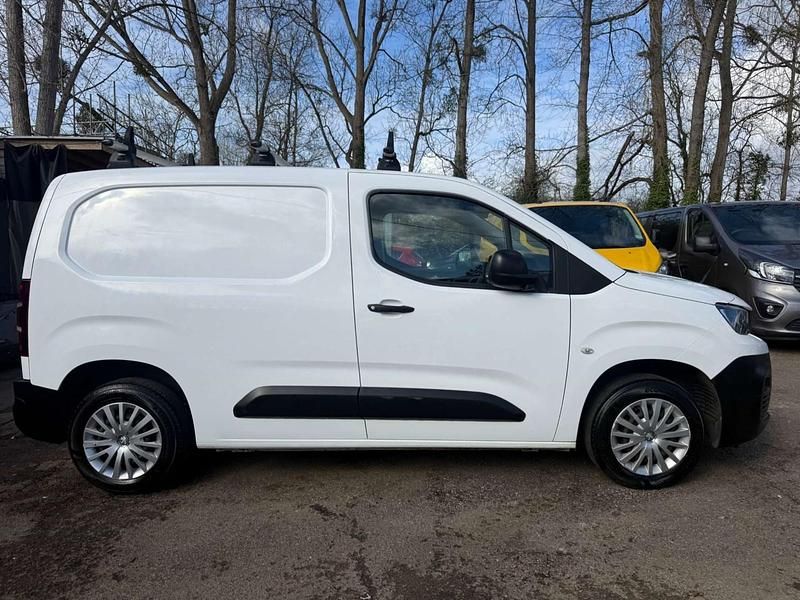 Used Peugeot Partner 131 HP (96 kW) 2021 White MPV
