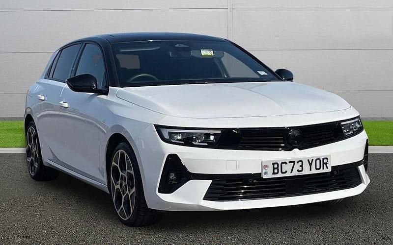 Used Vauxhall Astra Ultimate 131 HP (96 kW) 2024 White Hatchback