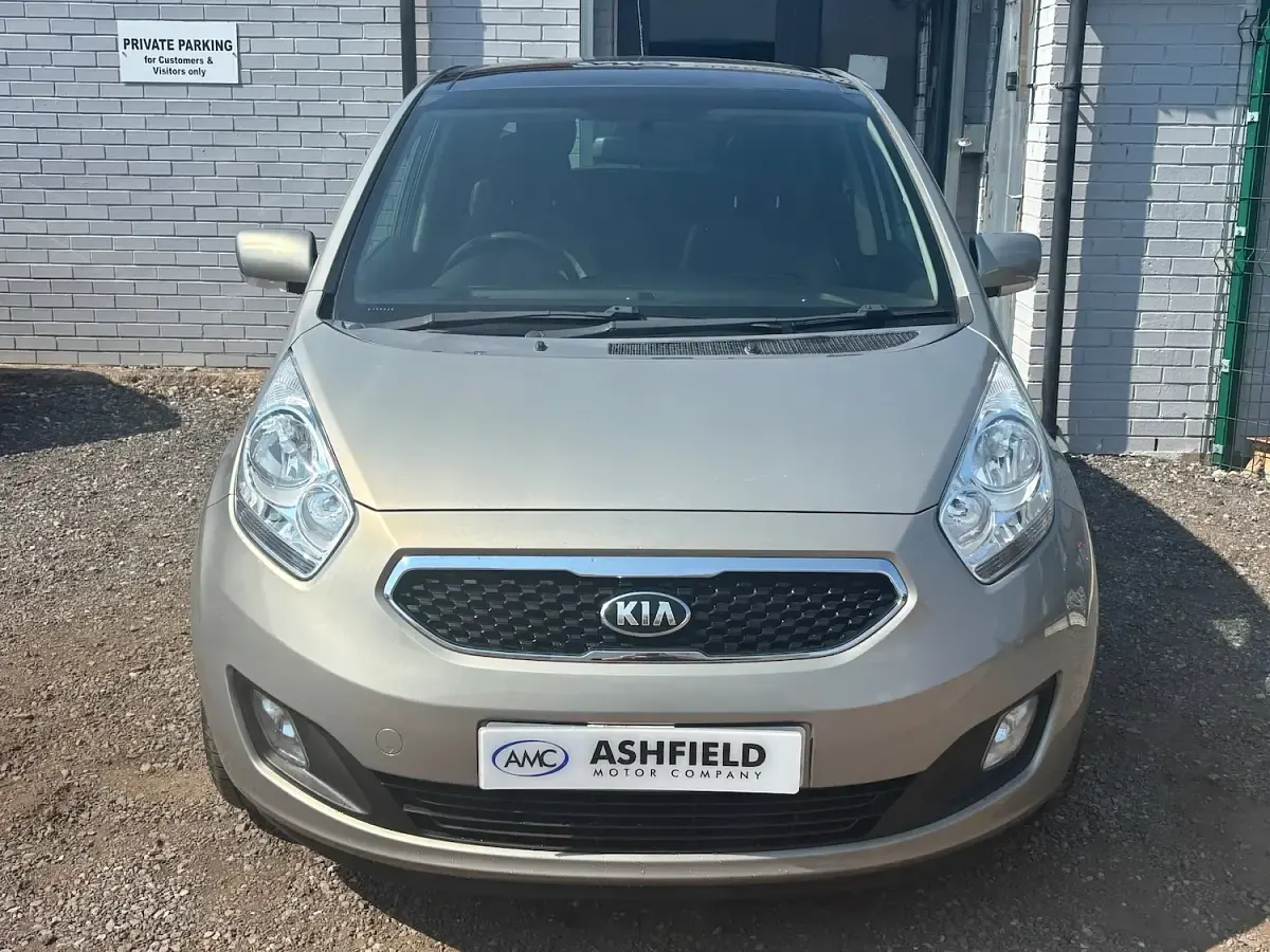 Used Kia Venga 125 HP (91 kW) 2015 Silver Hatchback