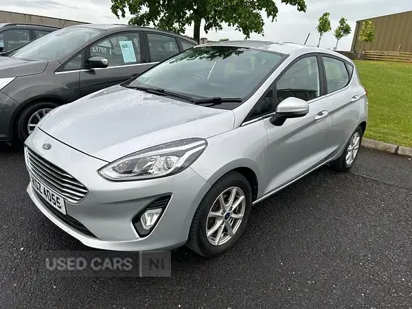 Used Ford Fiesta Zetec 70 HP (51 kW) 2018 Silver Hatchback
