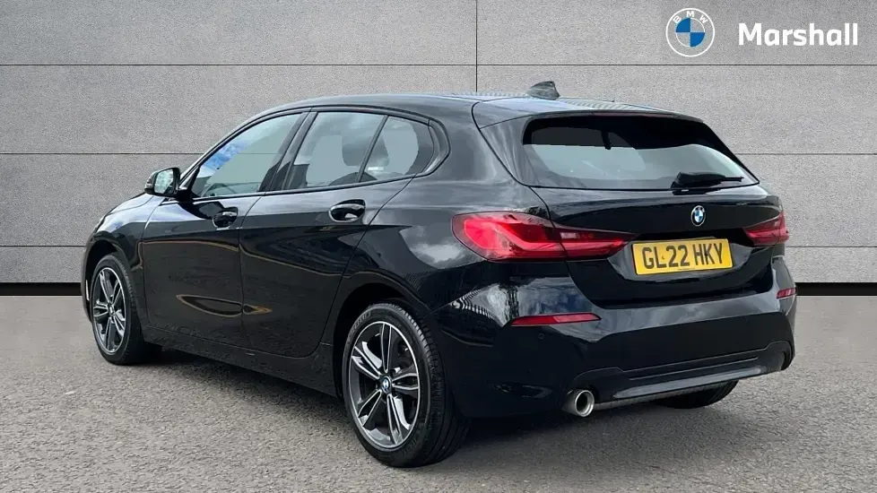 Used BMW 118 Sport Line 136 HP (100 kW) 2022 Jet black Hatchback