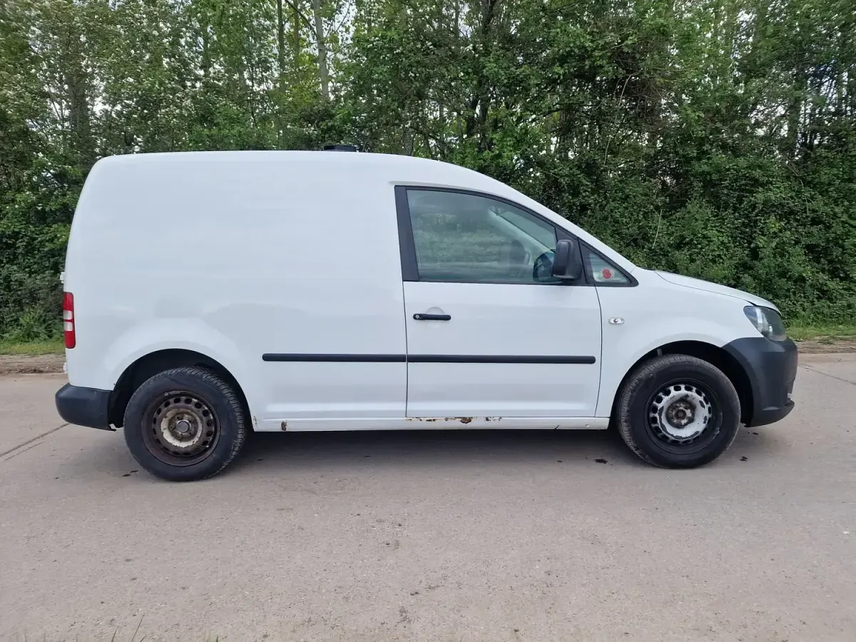 Begagnad VW Caddy 74 HK (54 kW) 2014 Vit Minibuss