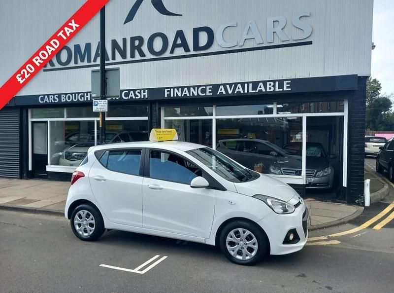 White Used 2015 Hyundai i10 SE Hatchback | £3,995 (Fair price) - Image 1/4