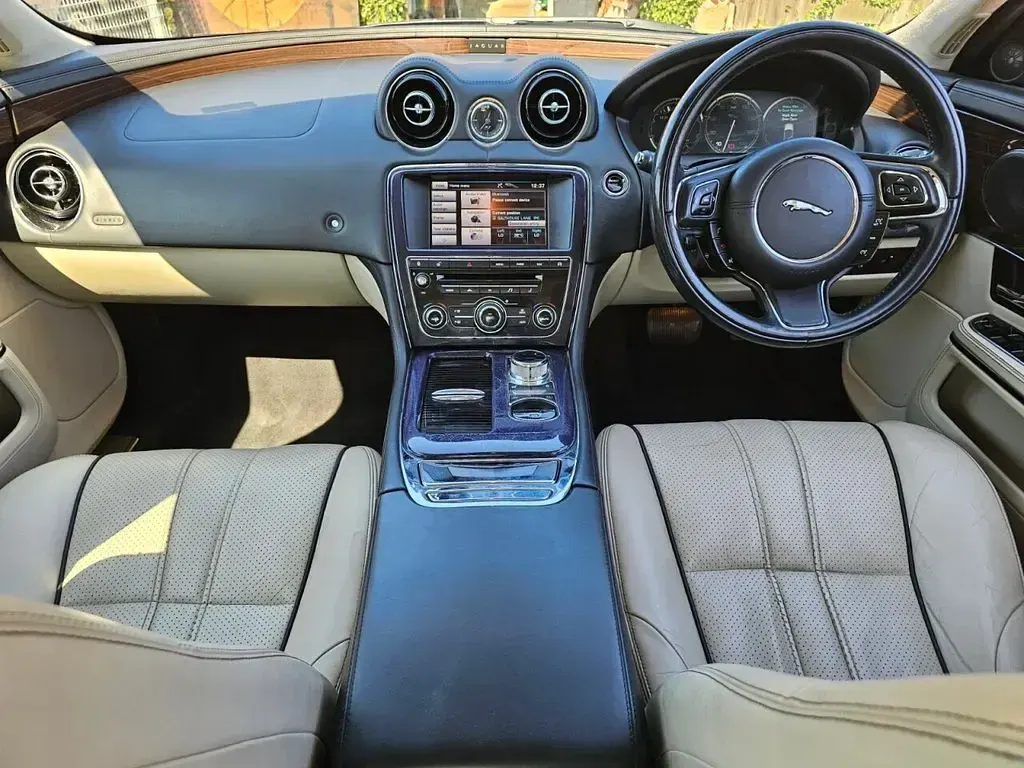 Used Jaguar XJ Portfolio 275 HP (202 kW) 2013 Grey Sedan