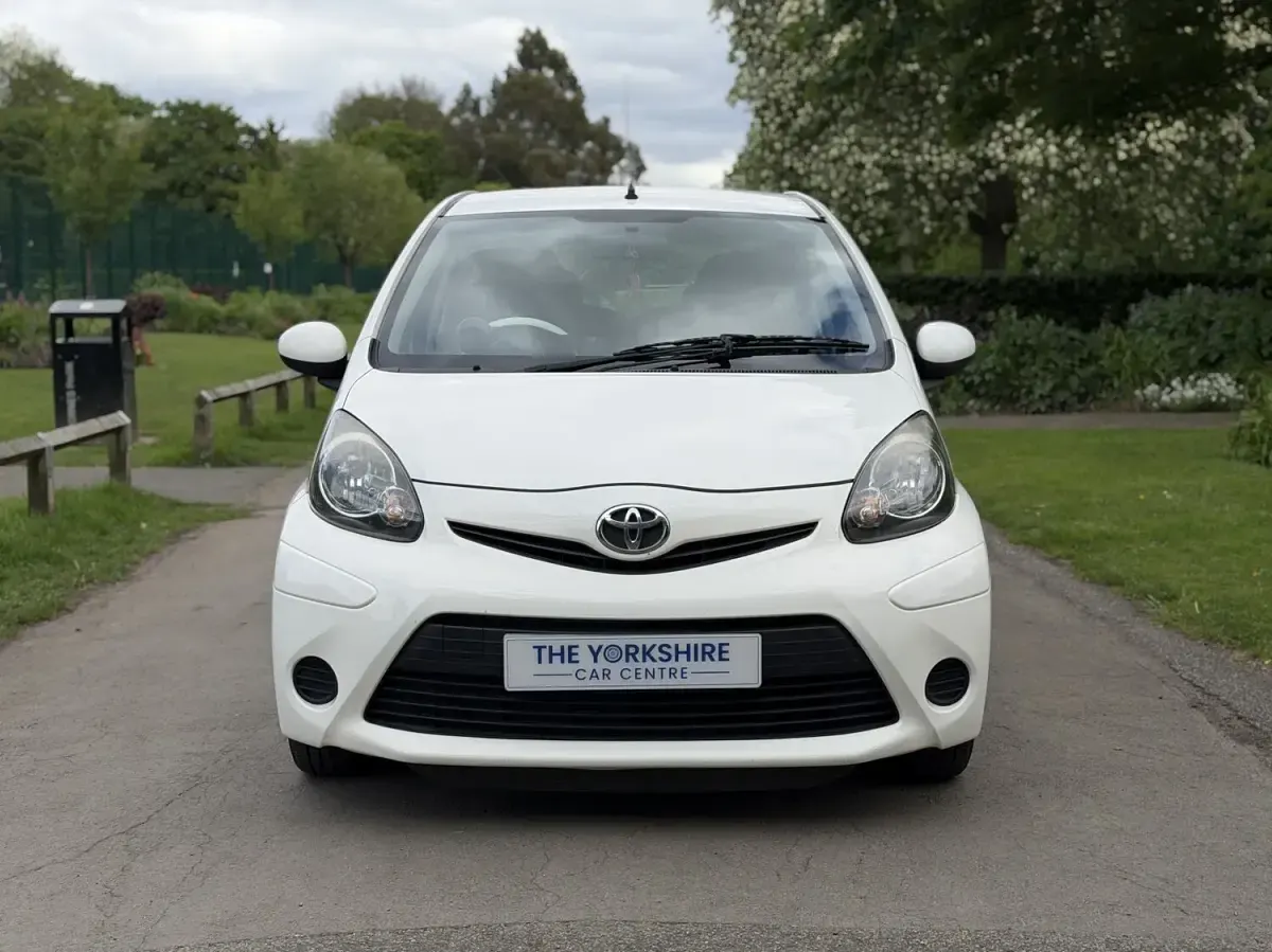 Used Toyota Aygo 2014 White Hatchback