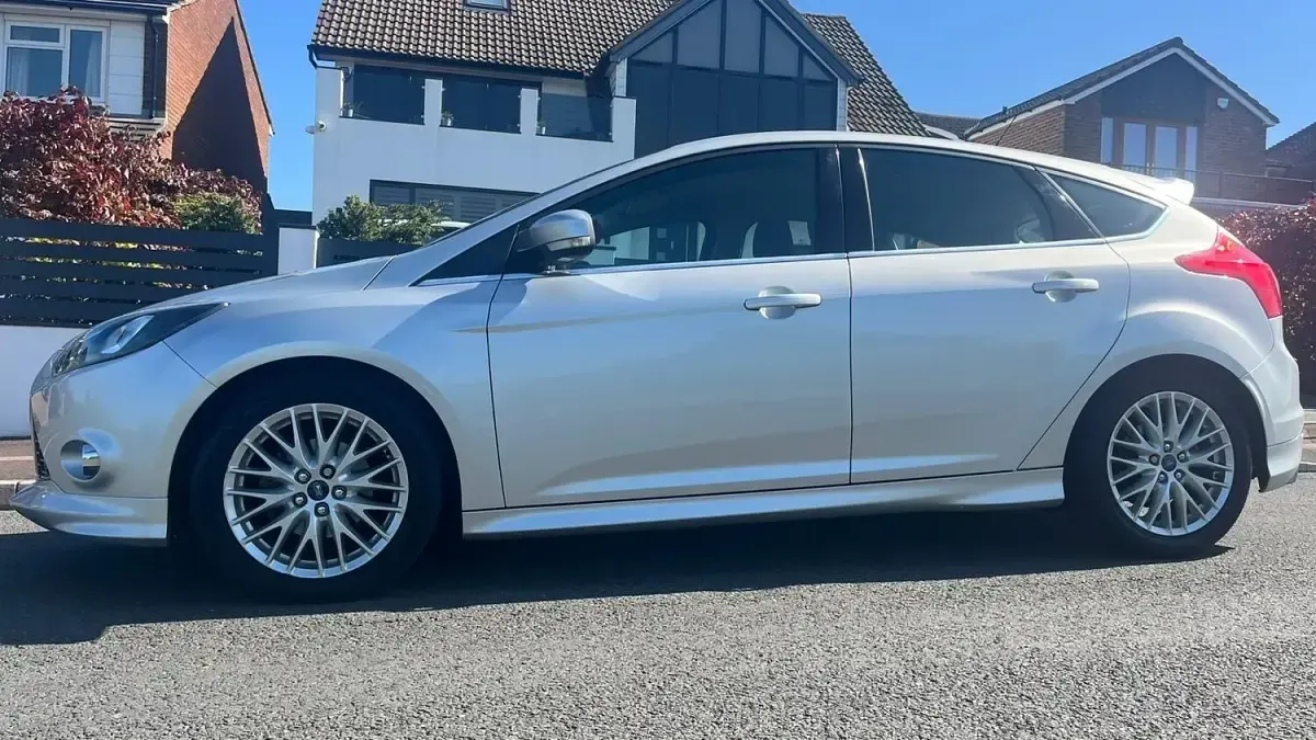Used Ford Focus Zetec 125 HP (91 kW) 2014 Silver Hatchback