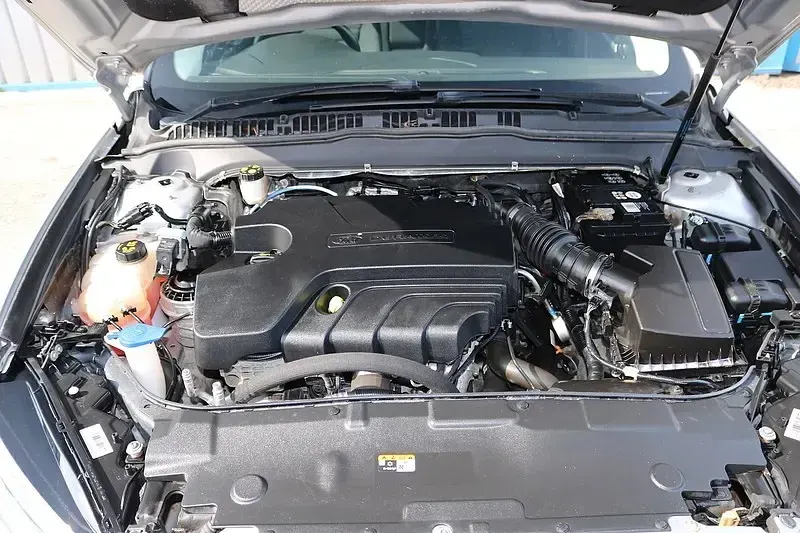 Używany Ford Mondeo Zetec 150 KM (110 kW) 2018 Srebrny Hatchback